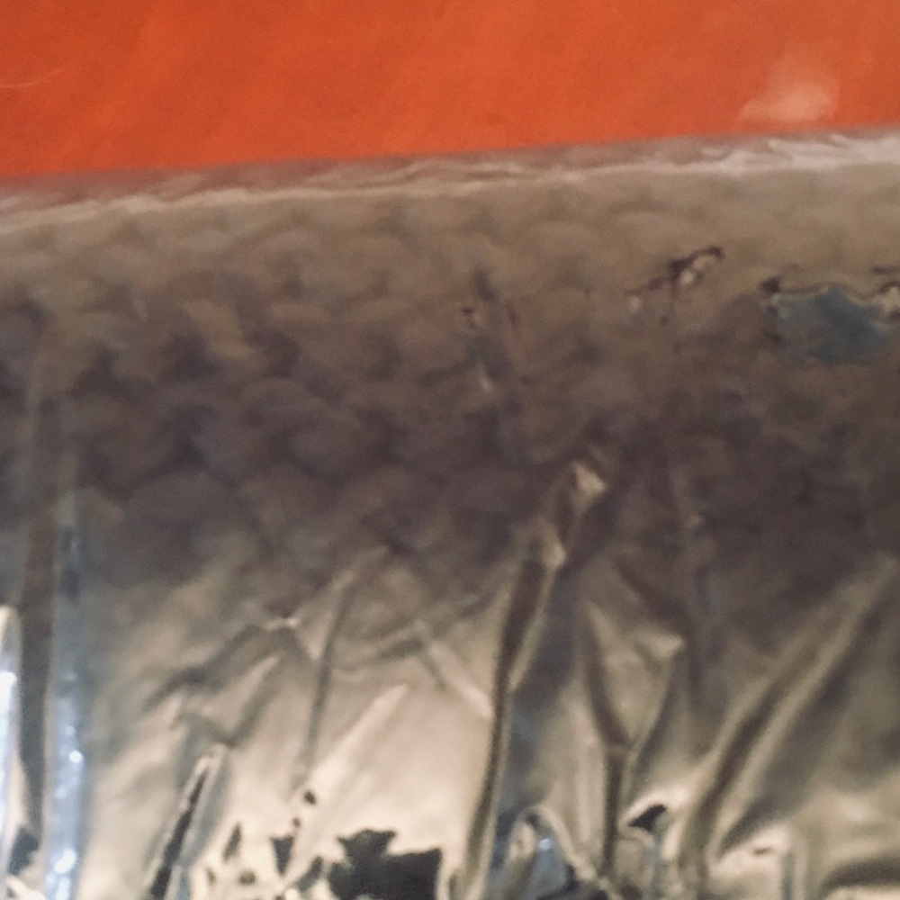 New Never Opened Knitted Scarf - Picture 4 of 4